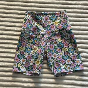 Smile club smiley flower biker shorts